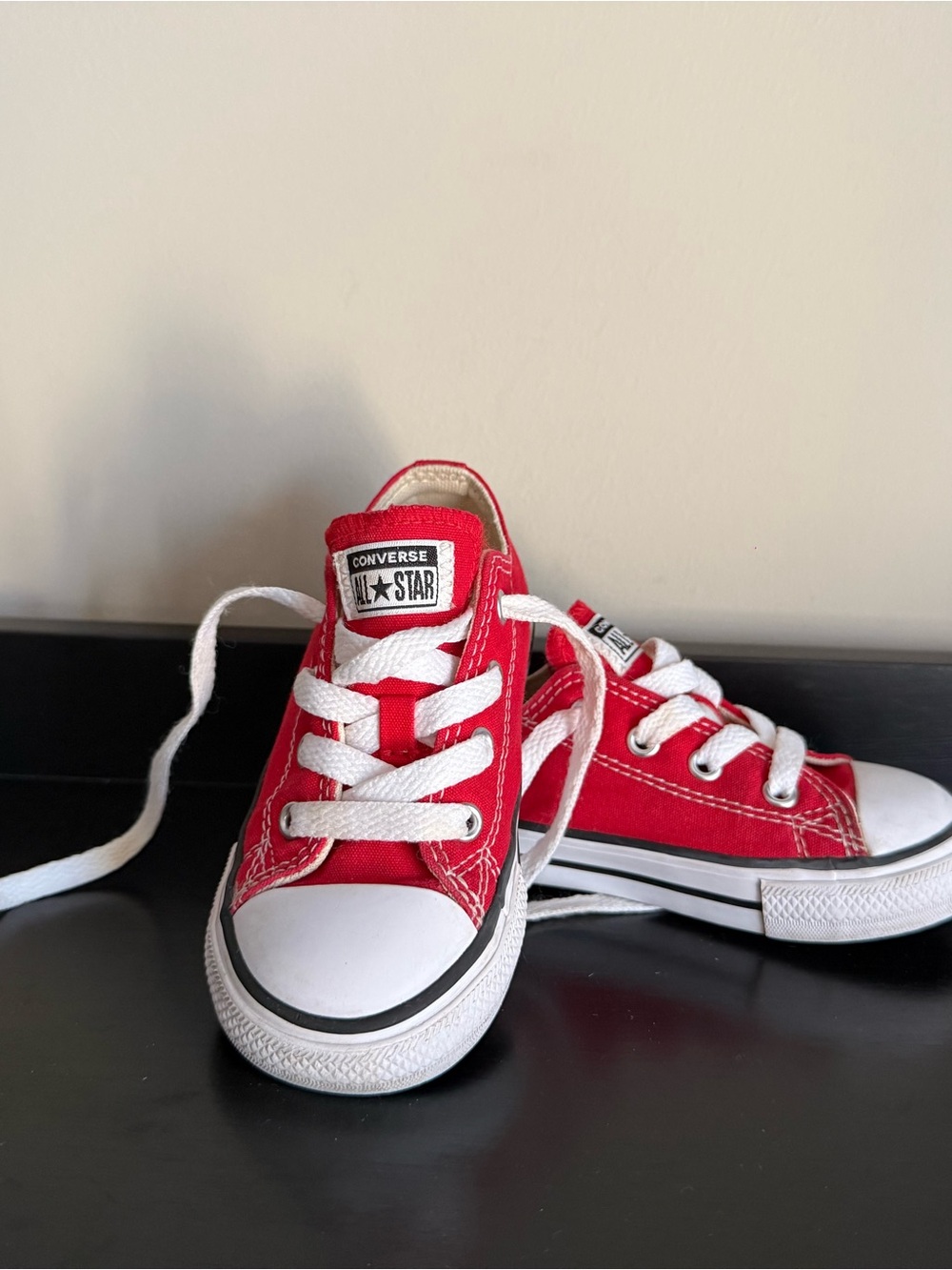 Converse All Star Infant Size 7 Red Chuck Taylor Low Top Sneakers